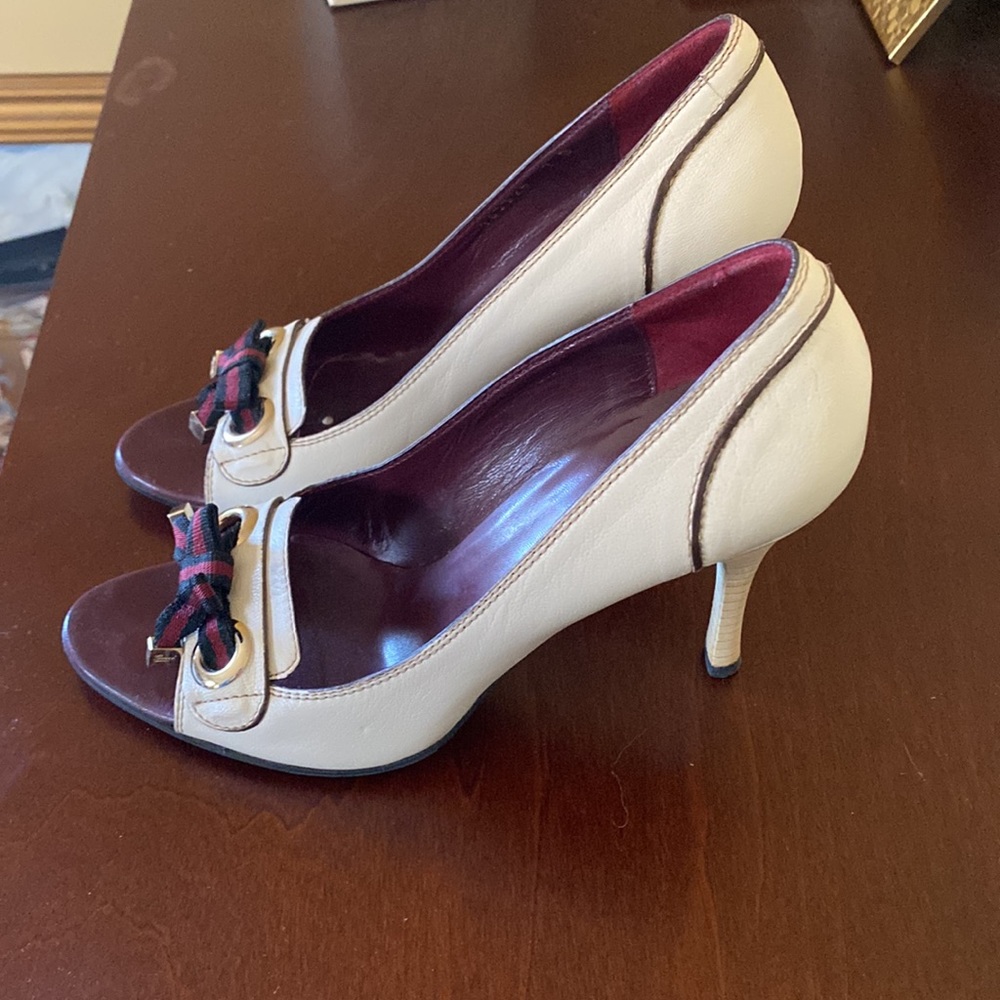 White Gucci Pumps - Mint Condition - Box Included - image 2